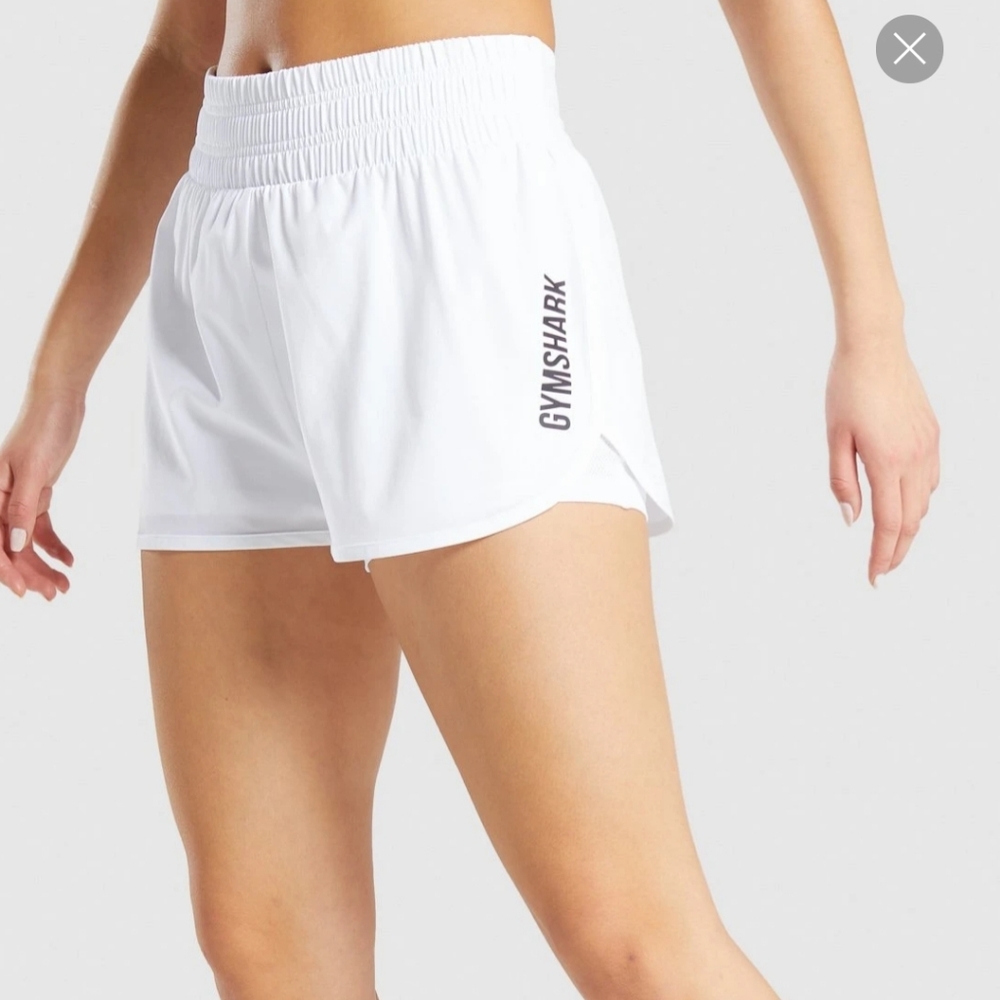 Gymshark pulse midrise Shorts (white)